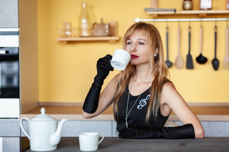 tea, tea drinking, young woman