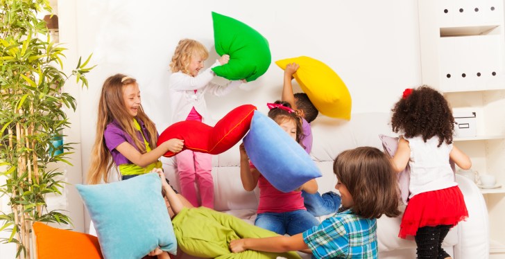 300 Kids Breakout Into A Brawl At New Jersey Mall In Very Chaotic Scene