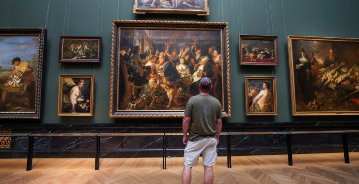 Foolish Tourist Accidentally Puts His Fist Through A 300 Year Old Painting