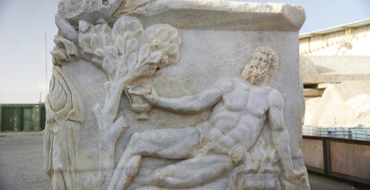 Turns Out Even Mythological Heroes Like To Get Totally Wasted