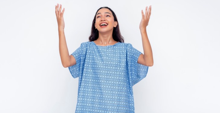 Woman Attends Friend's Wedding Rehearsal In Hospital After Getting In Car Wreck