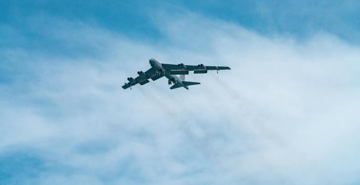 Delta Pilot Just Barely Avoids Colliding With B-52 Bomber Mid-Air