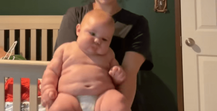 Mom Has An Absolute Unit Of A Baby That's Wearing Toddler Clothes At 4 Months Old
