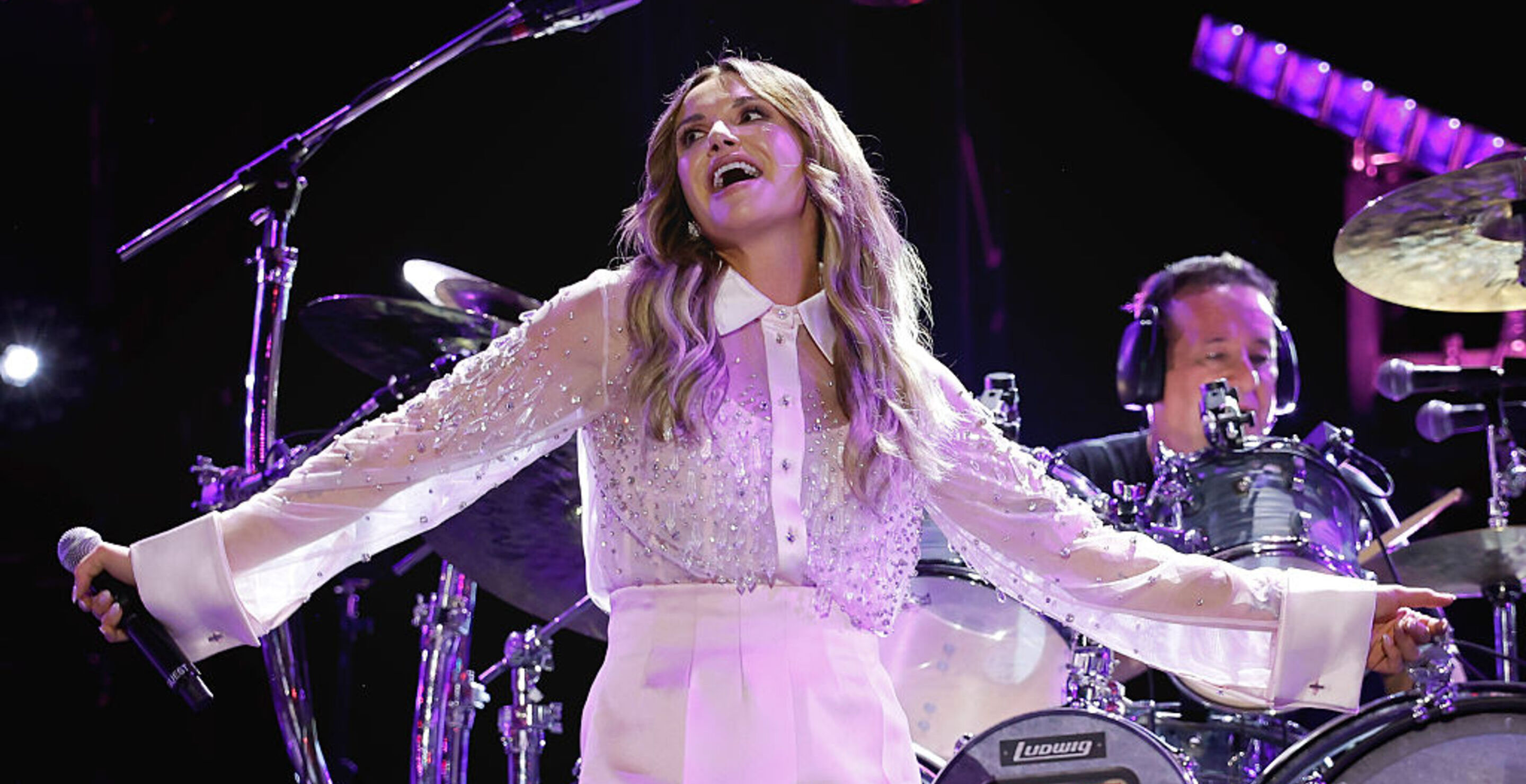 Country Singer Ends Up Needing Stitches Due To Bottle Of Ranch