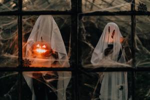 Pregnant Paranormal Investigator Has Haunted Baby Shower