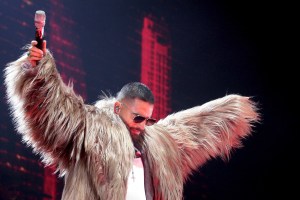 Singer Stops Show To Slam Mom For Bringing Baby To Concert